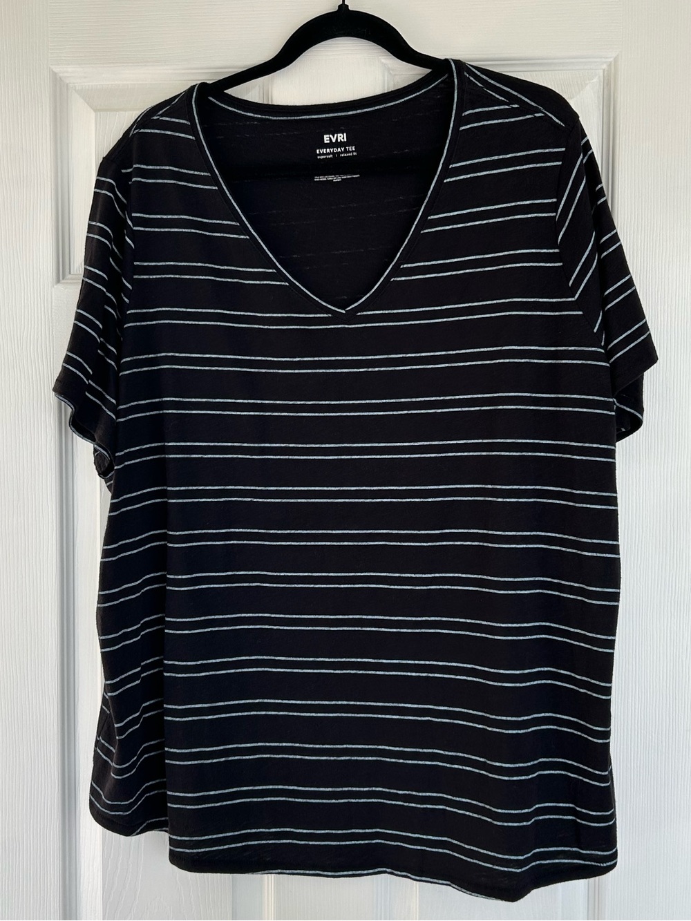 EVRI V-neck Black and light blue striped Everyday Tee size 2x